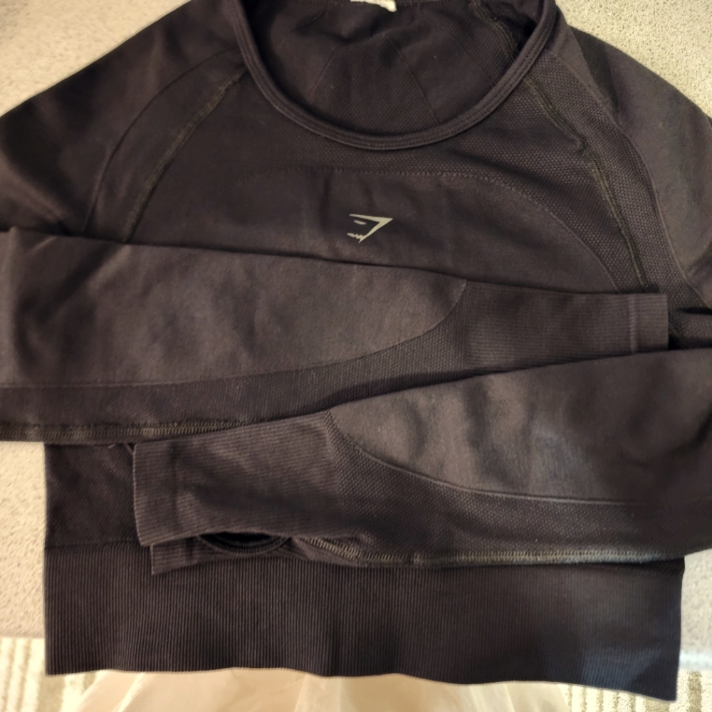 Womens Gym Shark Cropped W/ Thumb Holes. Excellent Condition.  NWOT